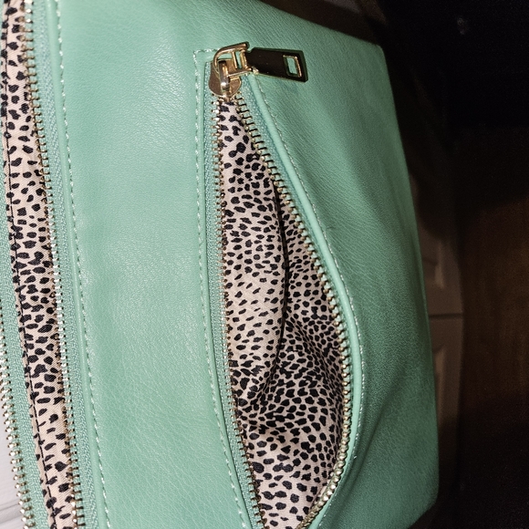 New mint green vegan leather crossbody purse with 3 outer & inner pockets - Picture 6 of 8